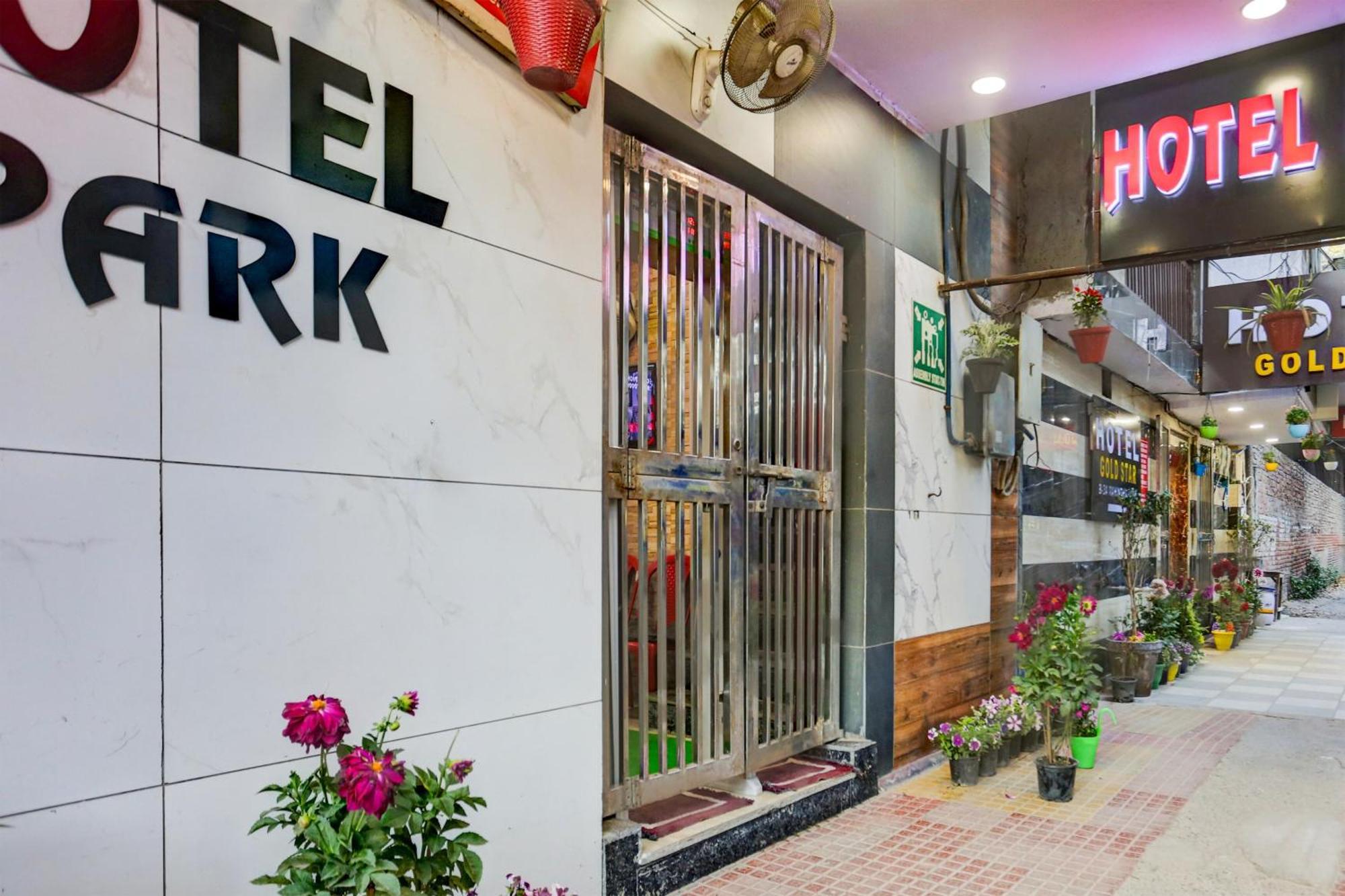 Hotel O Park View Delhi Kültér fotó
