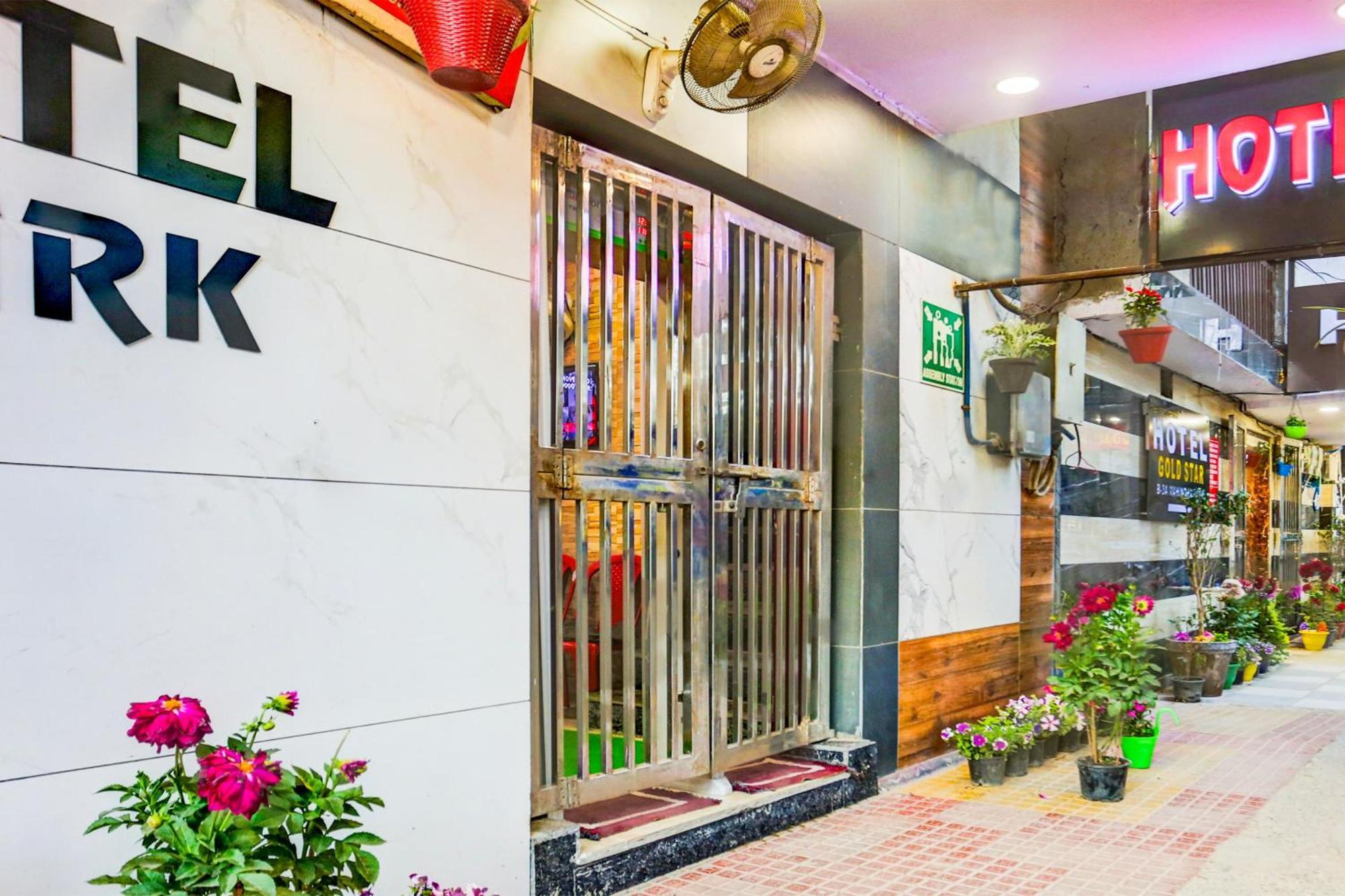 Hotel O Park View Delhi Kültér fotó